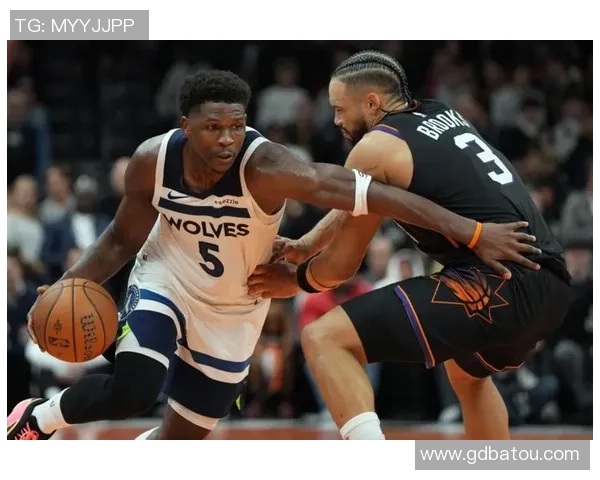 NBA常规赛：太阳反转双杀无文班马刺 布克24+5+7福克斯26分